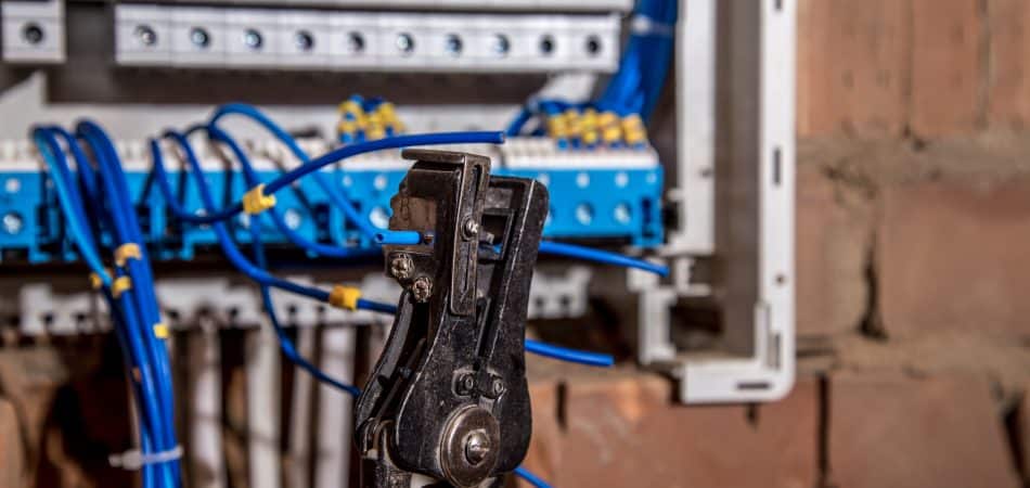 Flickering lights causes